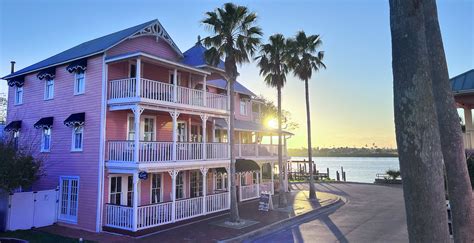 RIVERVIEW HOTEL $200 ($̶2̶1̶7̶) .